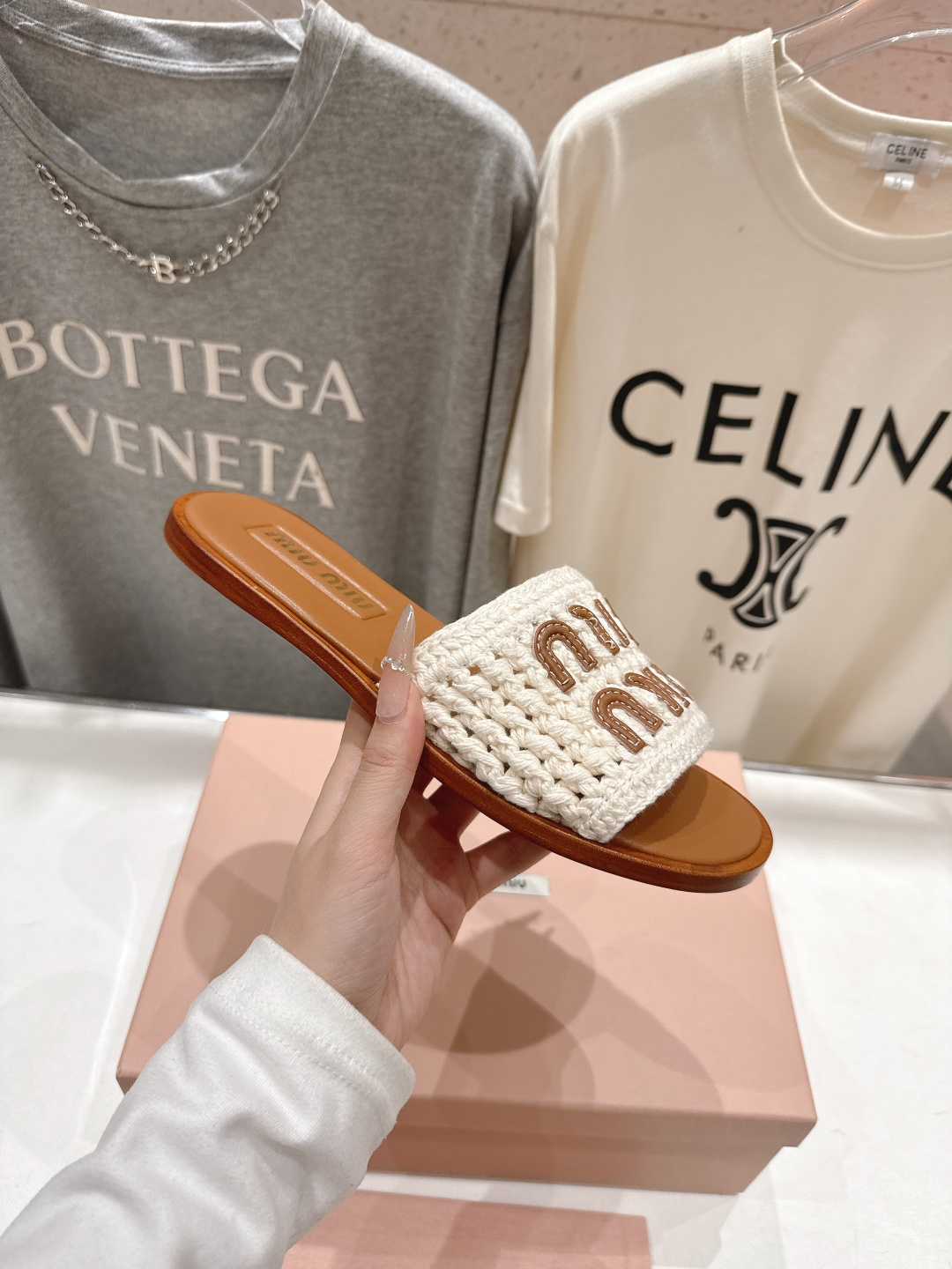 高版本出厂 MiuMiu/缪缪2026ss春夏新款平底沙滩凉鞋拖鞋Zp开发 原版拆卸，细节对版秒杀市面普