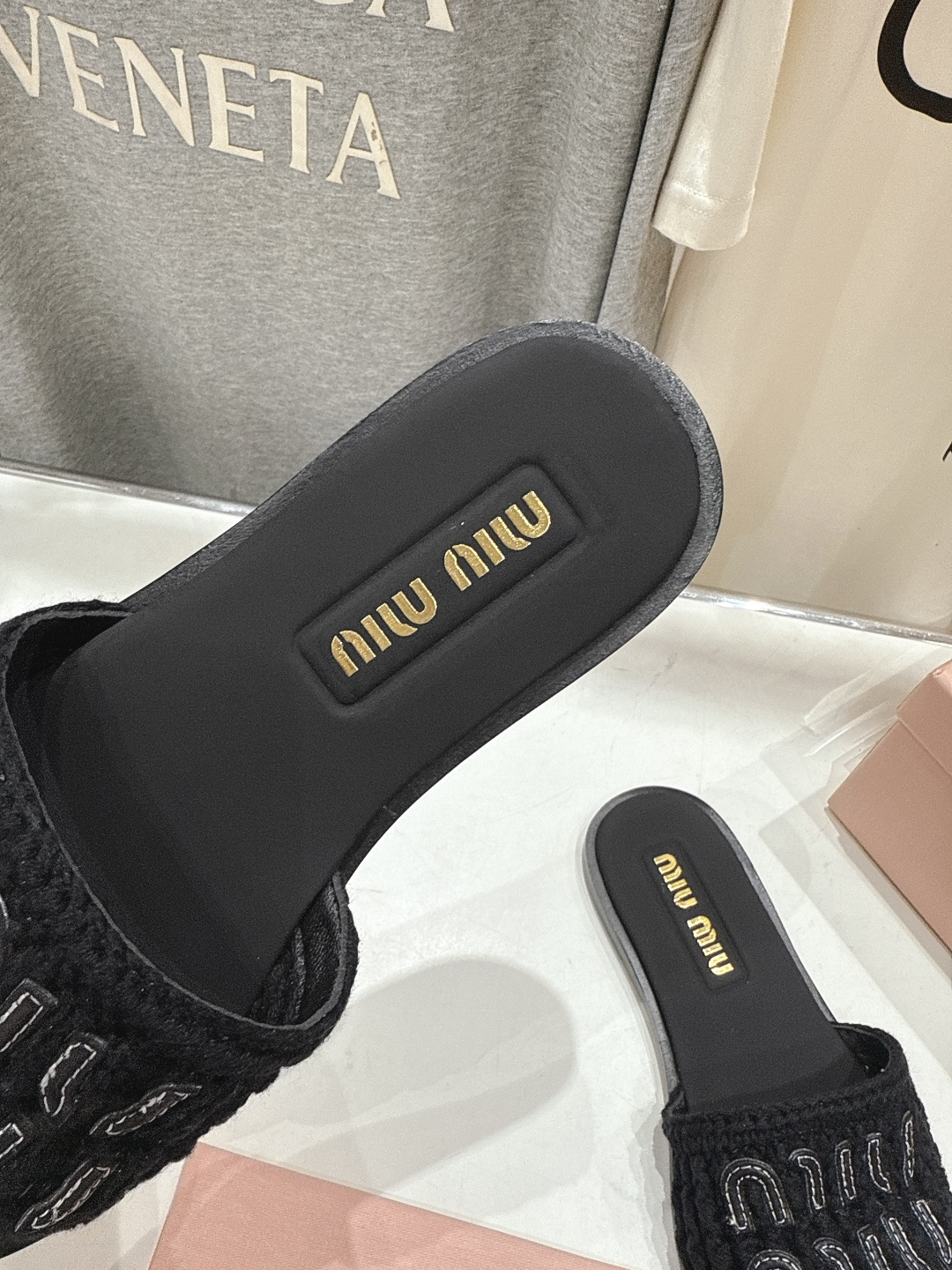 高版本出厂 MiuMiu/缪缪2026ss春夏新款平底沙滩凉鞋拖鞋Zp开发 原版拆卸，细节对版秒杀市面普