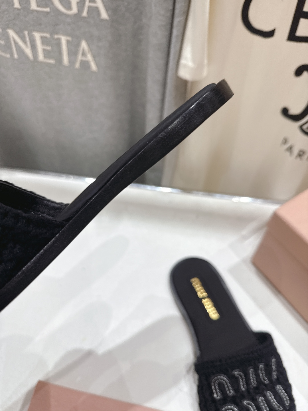 高版本出厂 MiuMiu/缪缪2026ss春夏新款平底沙滩凉鞋拖鞋Zp开发 原版拆卸，细节对版秒杀市面普