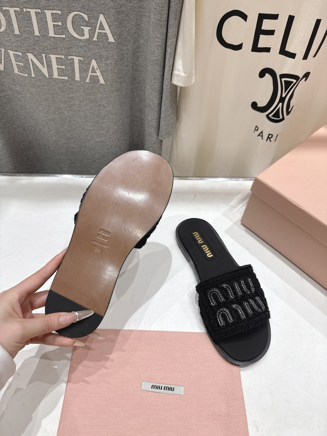 高版本出厂 MiuMiu/缪缪2026ss春夏新款平底沙滩凉鞋拖鞋Zp开发 原版拆卸，细节对版秒杀市面普