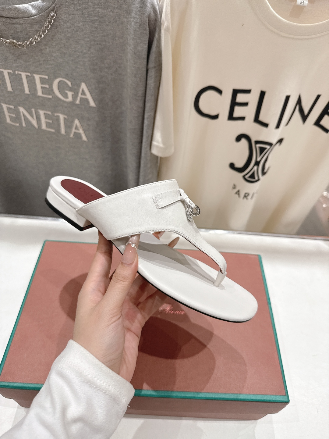 高版本出厂 Loro Piana* LP||诺悠翩雅2026ss夏季新款平底夹脚拖鞋【市场顶级品质】𝐋𝐩