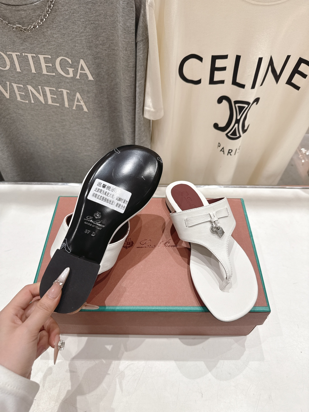 高版本出厂 Loro Piana* LP||诺悠翩雅2026ss夏季新款平底夹脚拖鞋【市场顶级品质】𝐋𝐩