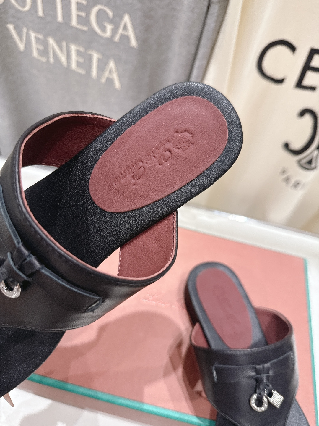 高版本出厂 Loro Piana* LP||诺悠翩雅2026ss夏季新款平底夹脚拖鞋【市场顶级品质】𝐋𝐩