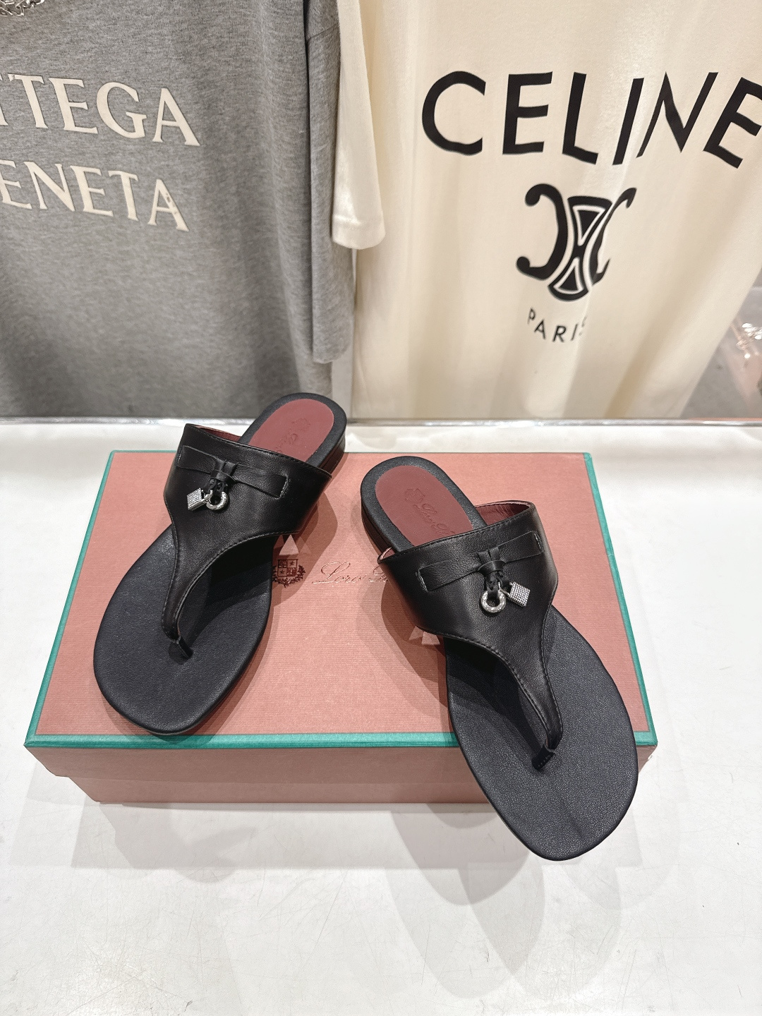 高版本出厂 Loro Piana* LP||诺悠翩雅2026ss夏季新款平底夹脚拖鞋【市场顶级品质】𝐋𝐩