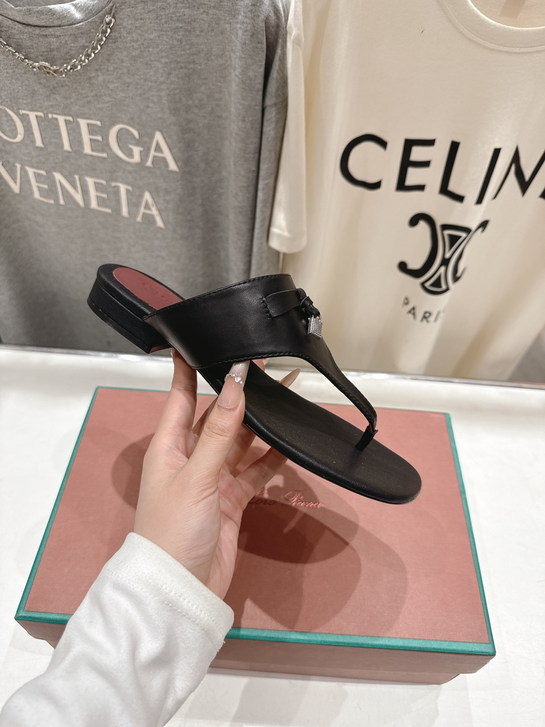 高版本出厂 Loro Piana* LP||诺悠翩雅2026ss夏季新款平底夹脚拖鞋【市场顶级品质】𝐋𝐩