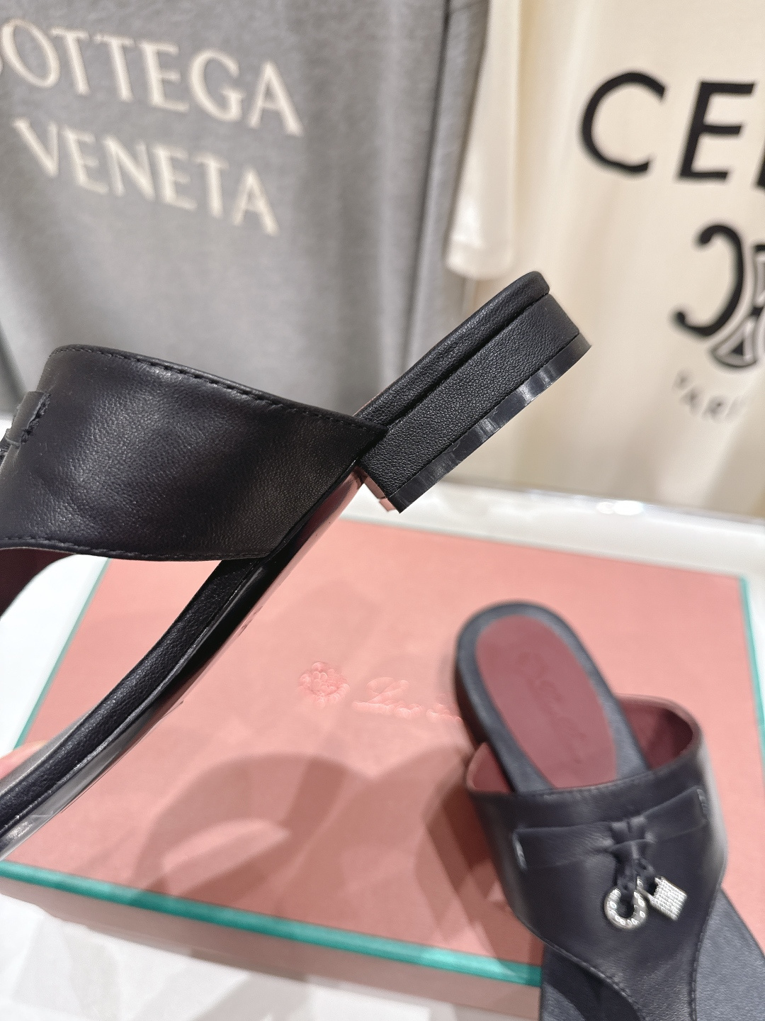 高版本出厂 Loro Piana* LP||诺悠翩雅2026ss夏季新款平底夹脚拖鞋【市场顶级品质】𝐋𝐩