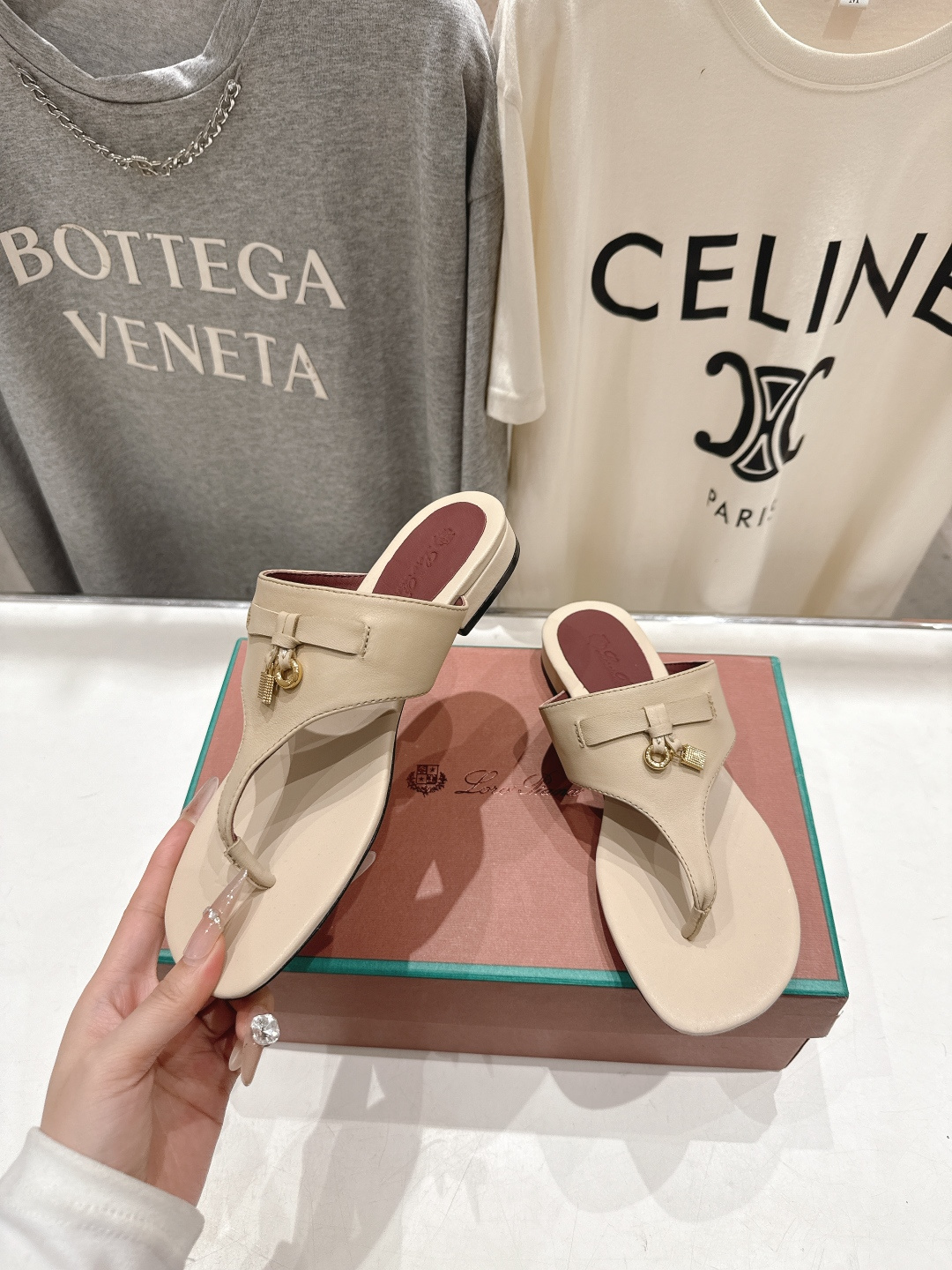 高版本出厂 Loro Piana* LP||诺悠翩雅2026ss夏季新款平底夹脚拖鞋【市场顶级品质】𝐋𝐩