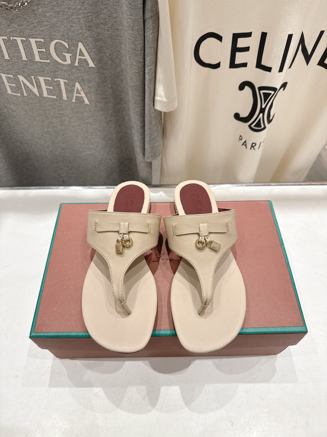 高版本出厂 Loro Piana* LP||诺悠翩雅2026ss夏季新款平底夹脚拖鞋【市场顶级品质】𝐋𝐩