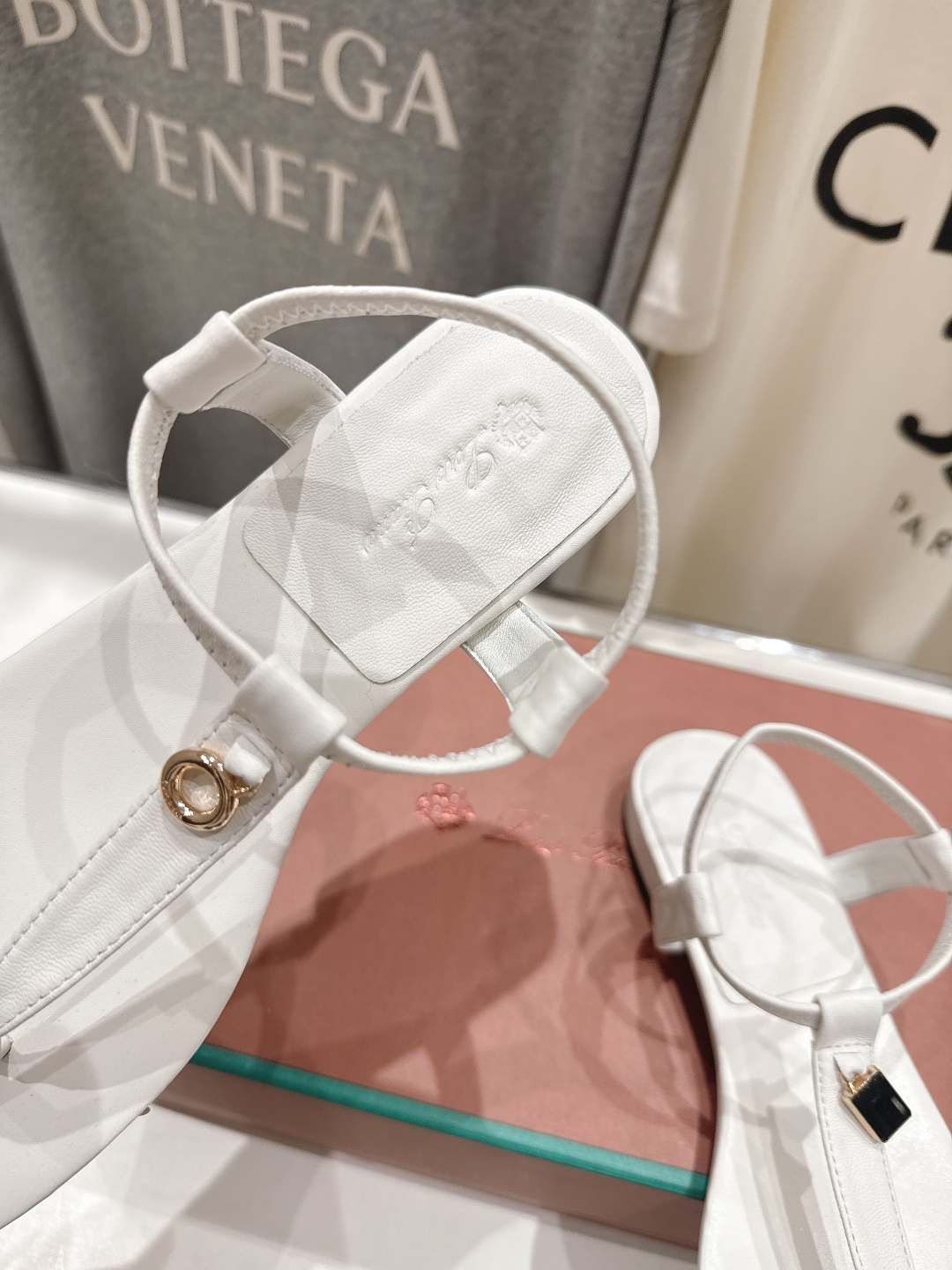 高版本出厂 Loro Piana* LP||诺悠翩雅2026ss夏季新款仙女风平底夹脚凉鞋【市场顶级品质