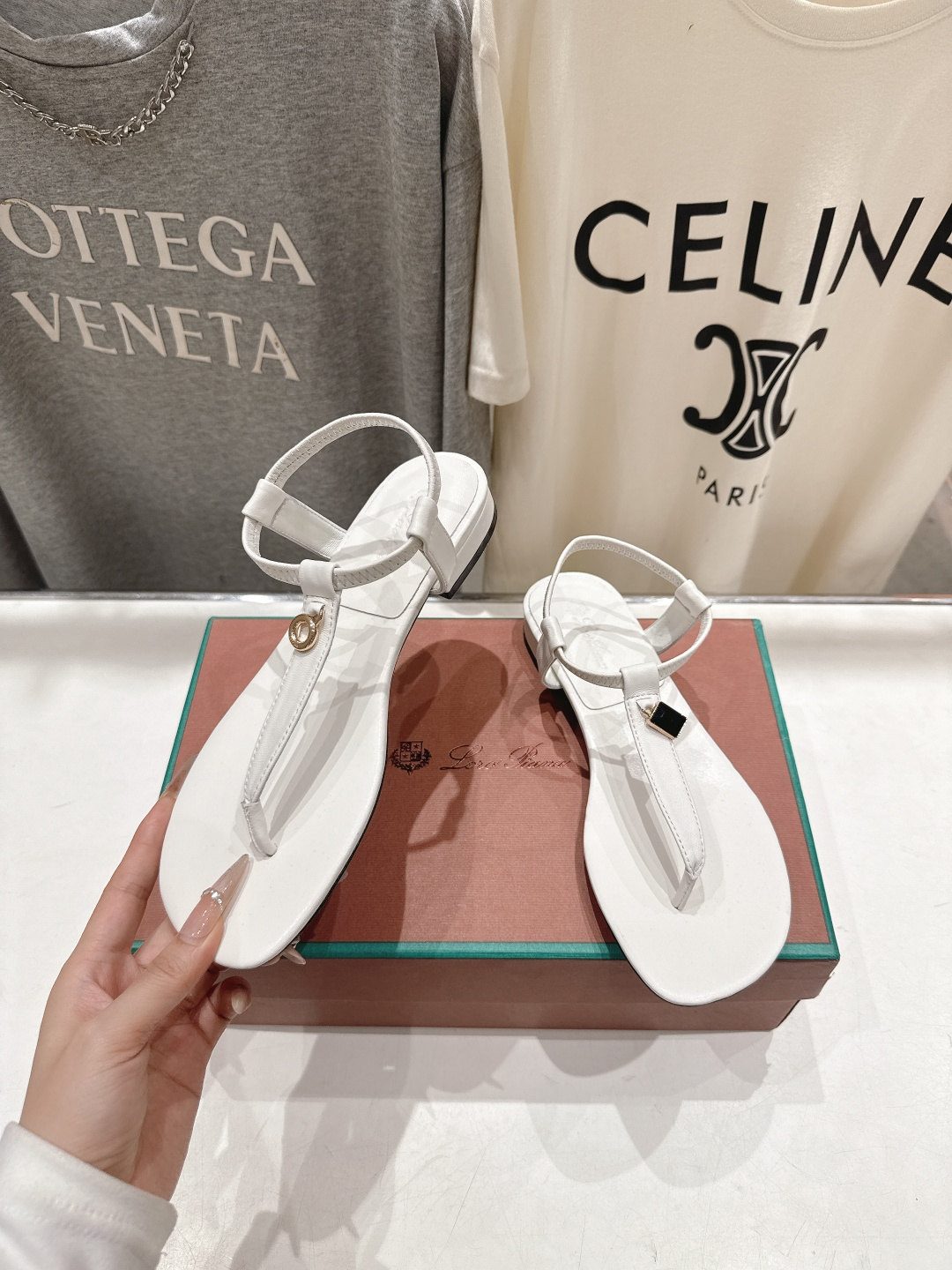 高版本出厂 Loro Piana* LP||诺悠翩雅2026ss夏季新款仙女风平底夹脚凉鞋【市场顶级品质