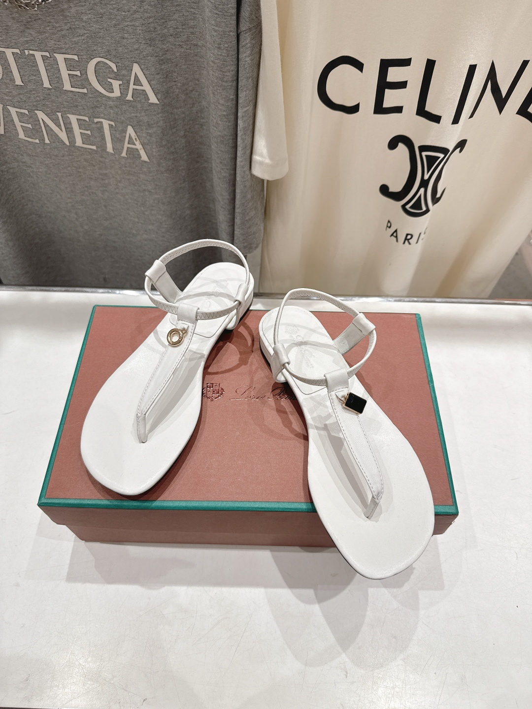 高版本出厂 Loro Piana* LP||诺悠翩雅2026ss夏季新款仙女风平底夹脚凉鞋【市场顶级品质