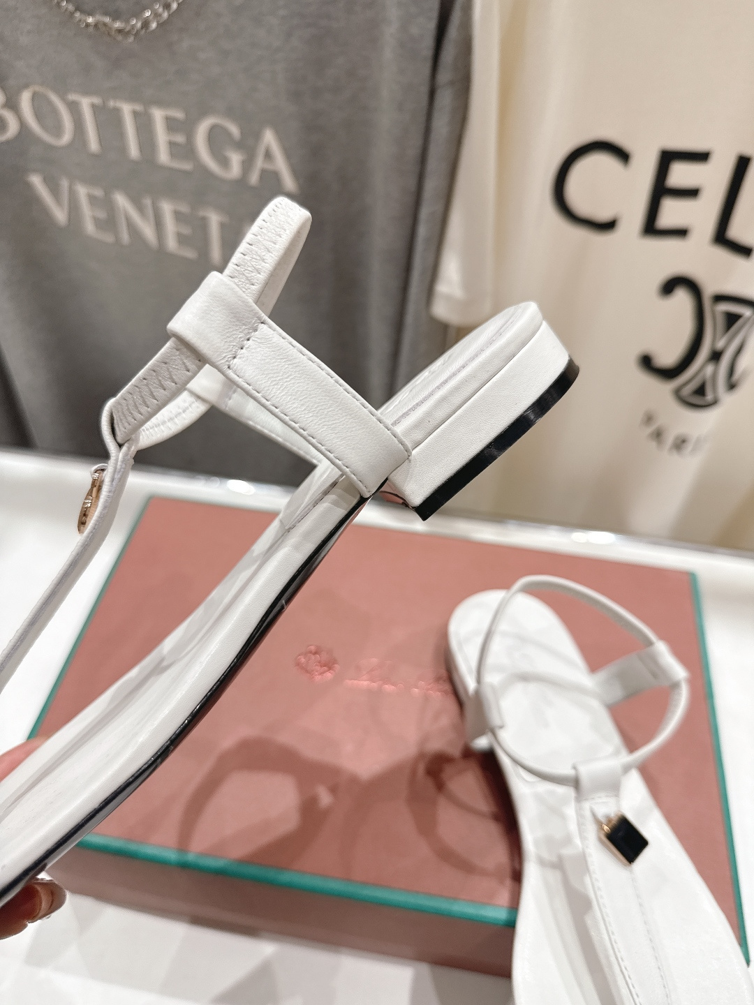 高版本出厂 Loro Piana* LP||诺悠翩雅2026ss夏季新款仙女风平底夹脚凉鞋【市场顶级品质