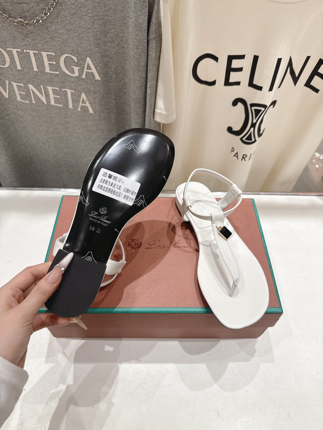 高版本出厂 Loro Piana* LP||诺悠翩雅2026ss夏季新款仙女风平底夹脚凉鞋【市场顶级品质