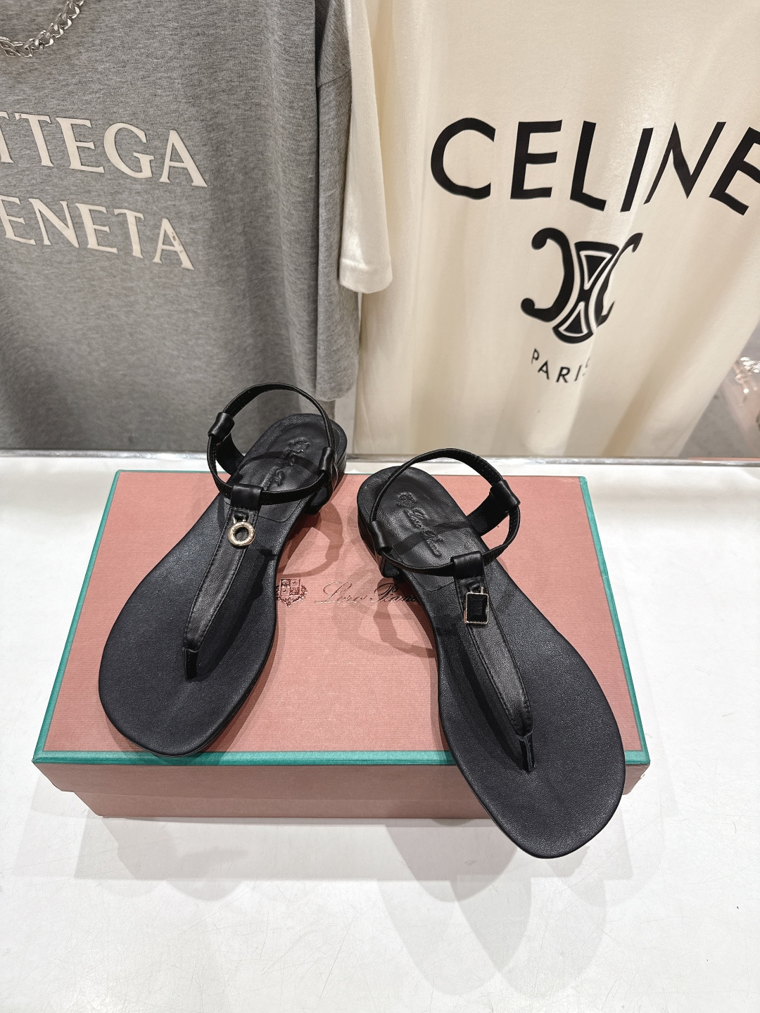 高版本出厂 Loro Piana* LP||诺悠翩雅2026ss夏季新款仙女风平底夹脚凉鞋【市场顶级品质