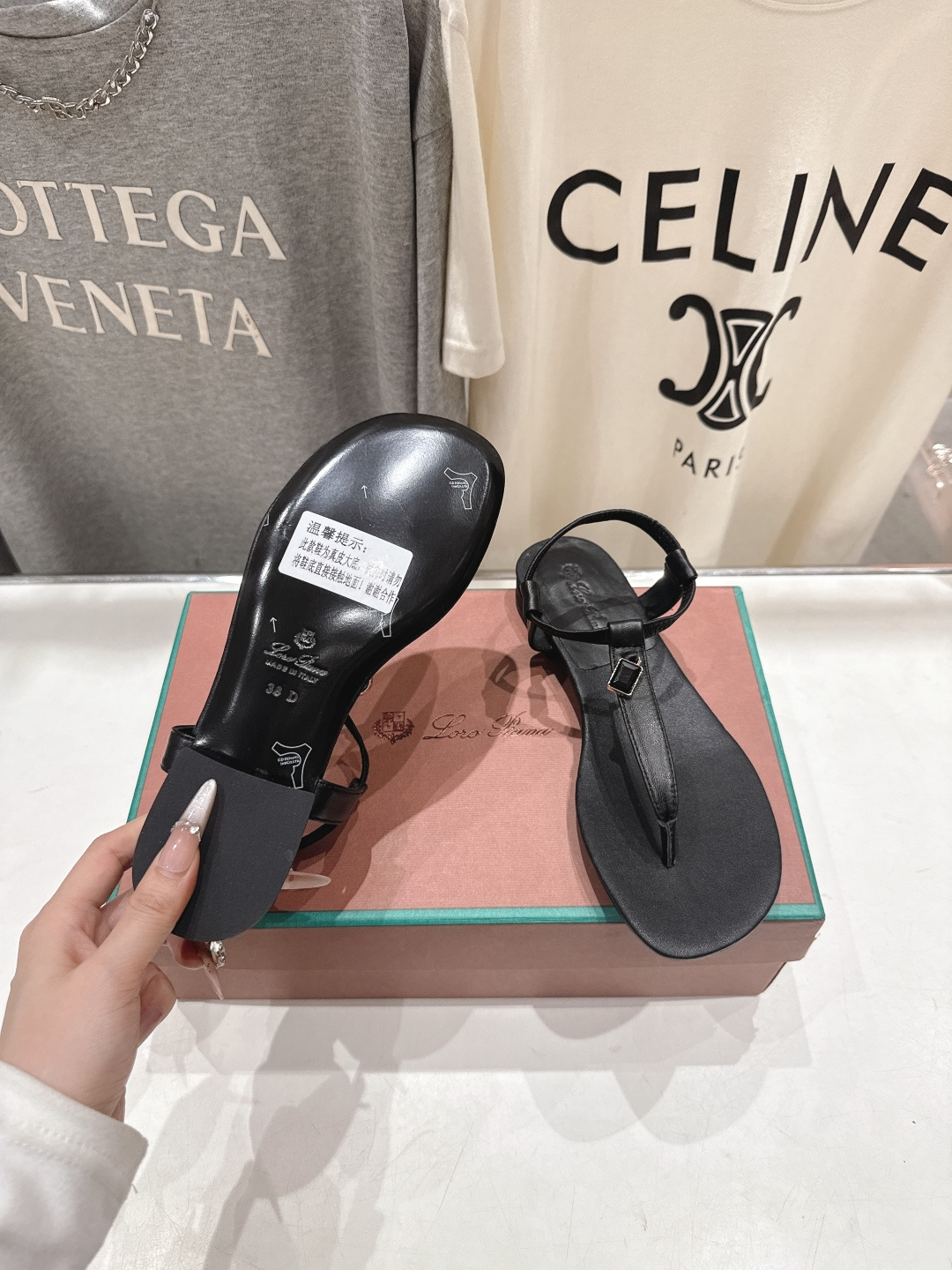 高版本出厂 Loro Piana* LP||诺悠翩雅2026ss夏季新款仙女风平底夹脚凉鞋【市场顶级品质