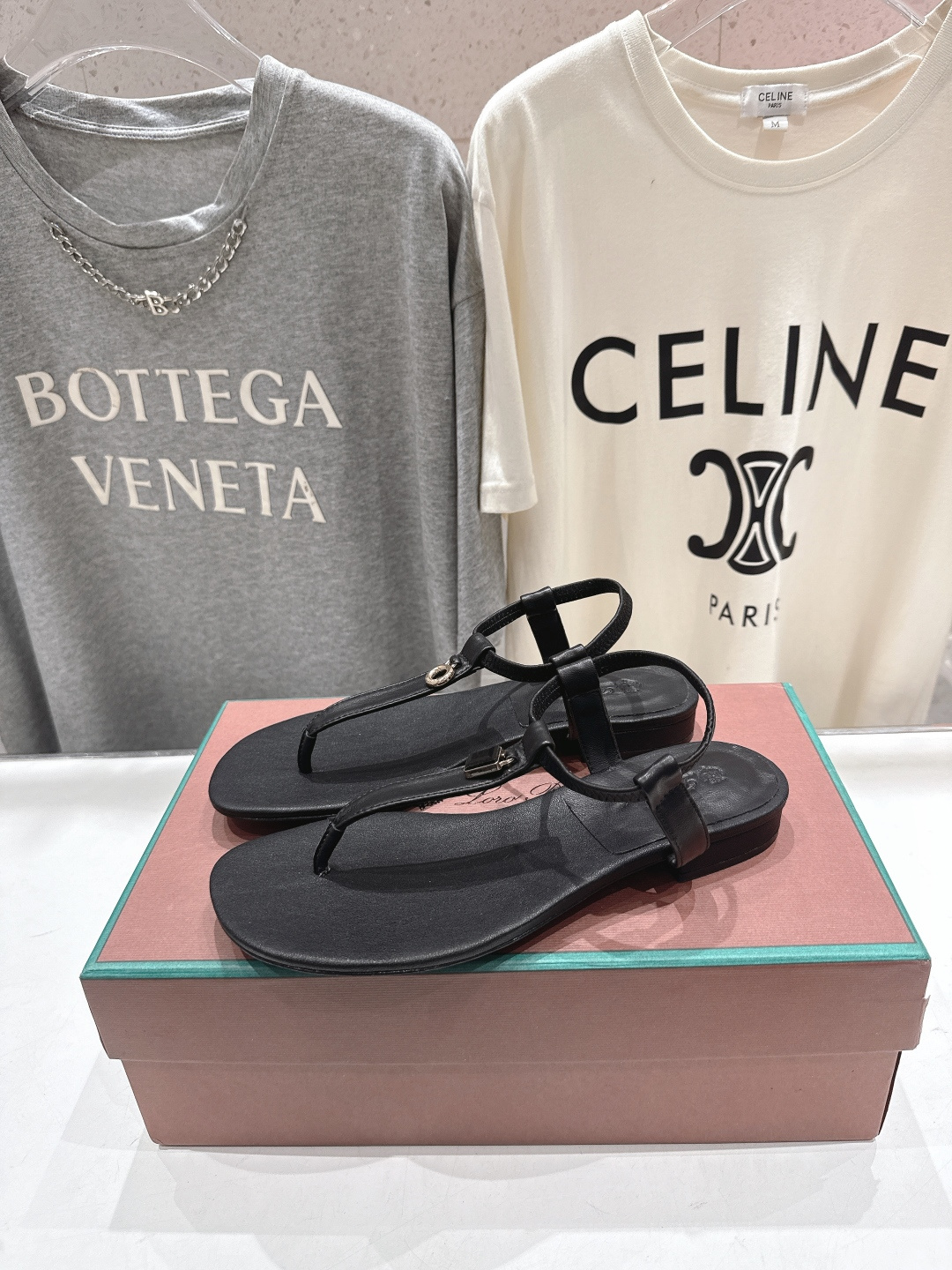 高版本出厂 Loro Piana* LP||诺悠翩雅2026ss夏季新款仙女风平底夹脚凉鞋【市场顶级品质