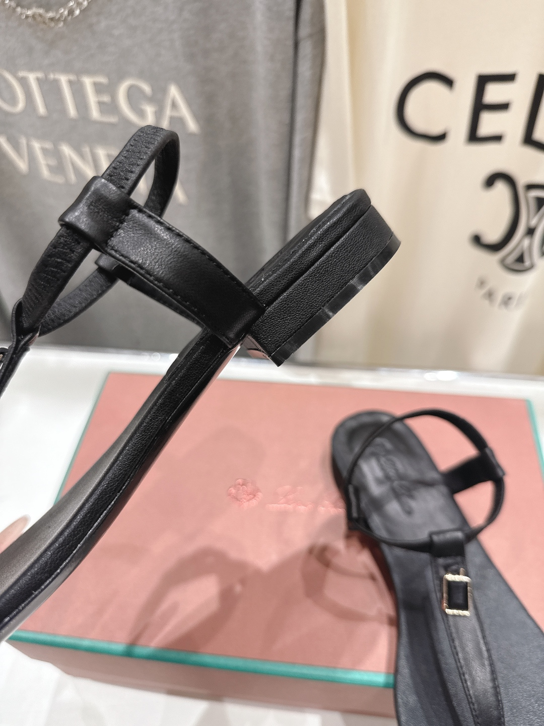 高版本出厂 Loro Piana* LP||诺悠翩雅2026ss夏季新款仙女风平底夹脚凉鞋【市场顶级品质