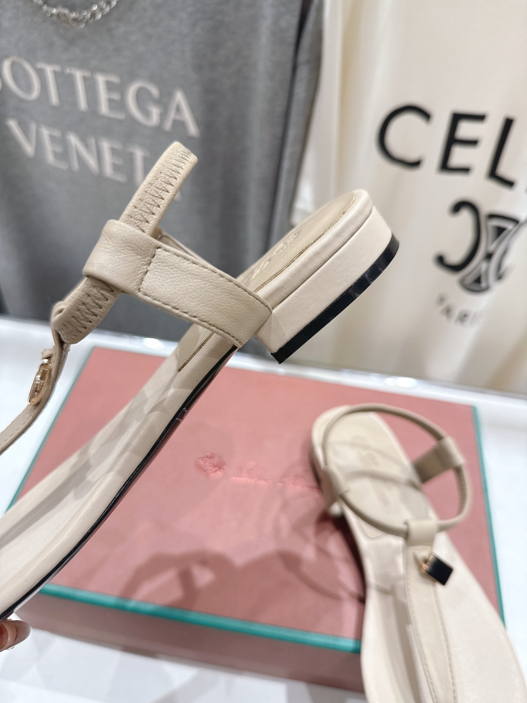 高版本出厂 Loro Piana* LP||诺悠翩雅2026ss夏季新款仙女风平底夹脚凉鞋【市场顶级品质