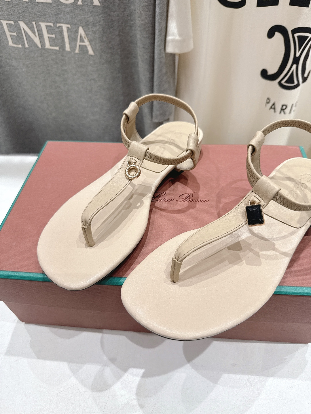 高版本出厂 Loro Piana* LP||诺悠翩雅2026ss夏季新款仙女风平底夹脚凉鞋【市场顶级品质