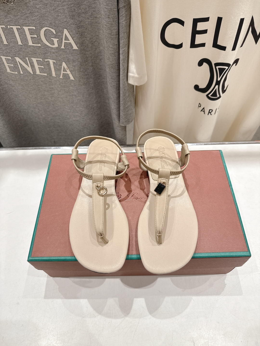 高版本出厂 Loro Piana* LP||诺悠翩雅2026ss夏季新款仙女风平底夹脚凉鞋【市场顶级品质