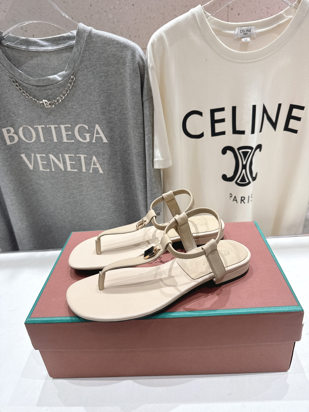 高版本出厂 Loro Piana* LP||诺悠翩雅2026ss夏季新款仙女风平底夹脚凉鞋【市场顶级品质