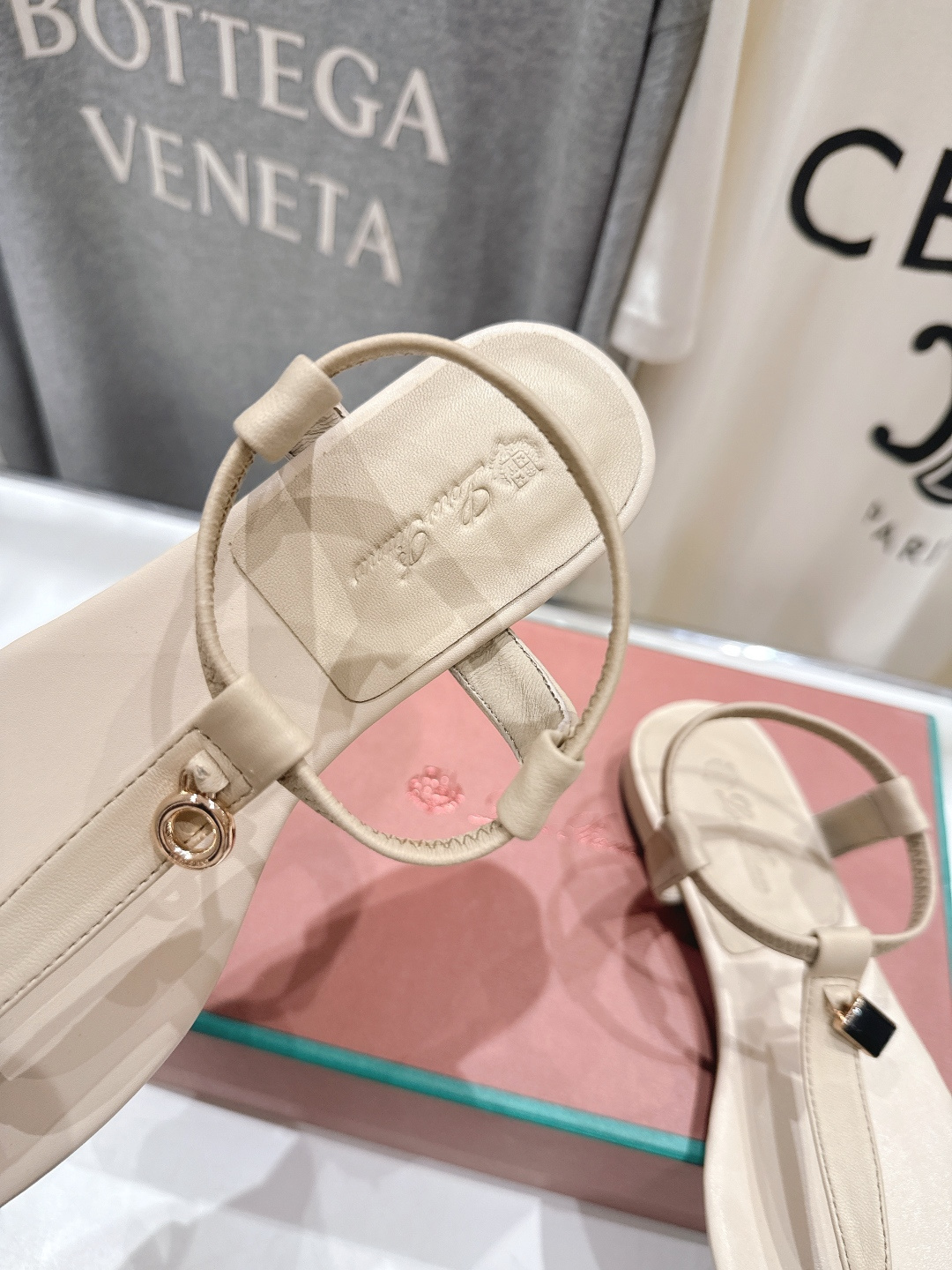 高版本出厂 Loro Piana* LP||诺悠翩雅2026ss夏季新款仙女风平底夹脚凉鞋【市场顶级品质