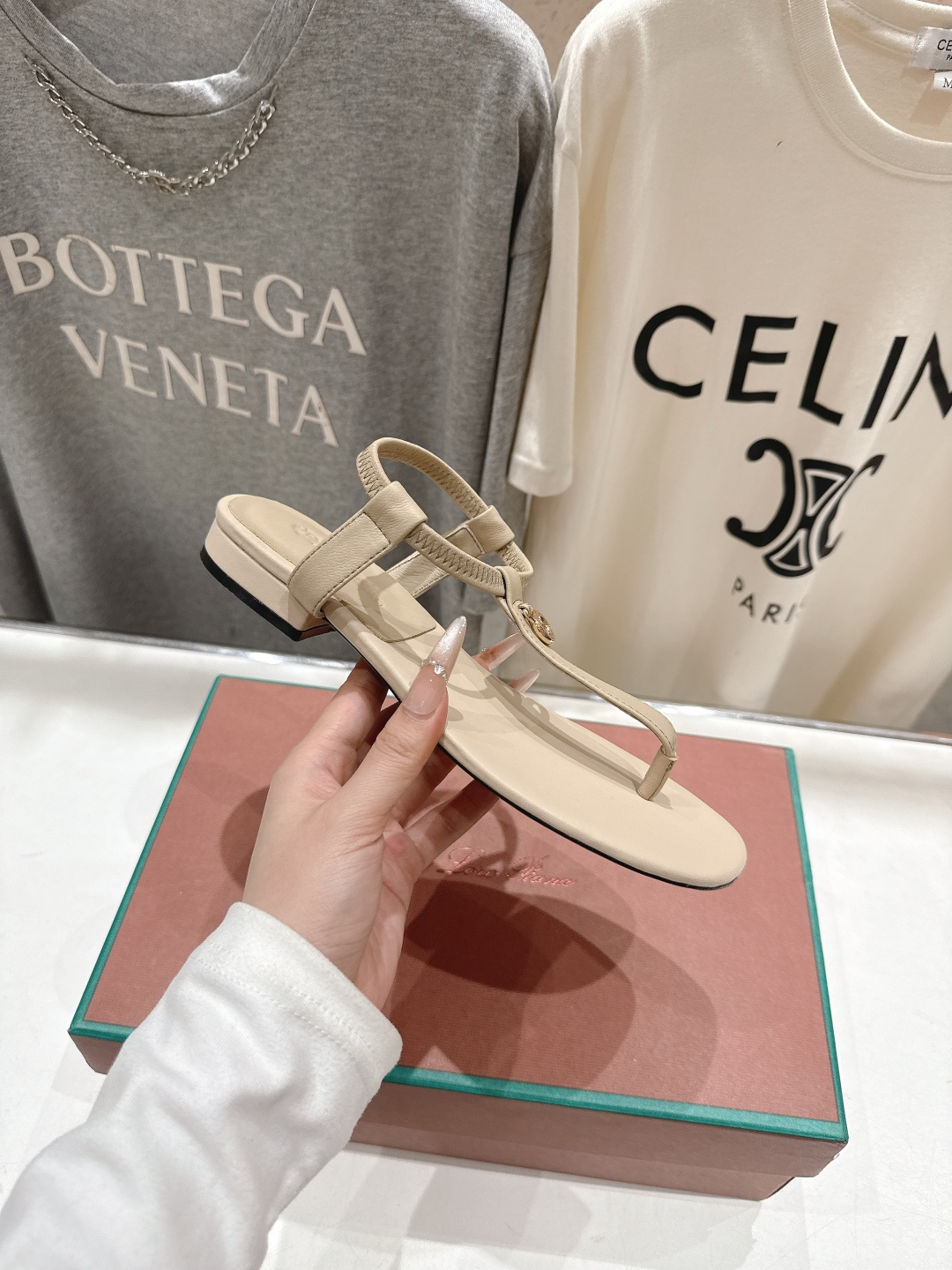 高版本出厂 Loro Piana* LP||诺悠翩雅2026ss夏季新款仙女风平底夹脚凉鞋【市场顶级品质