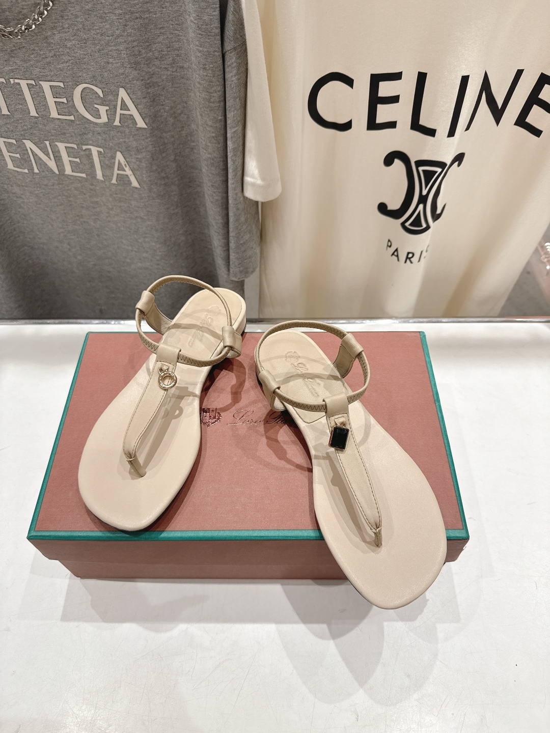 高版本出厂 Loro Piana* LP||诺悠翩雅2026ss夏季新款仙女风平底夹脚凉鞋【市场顶级品质