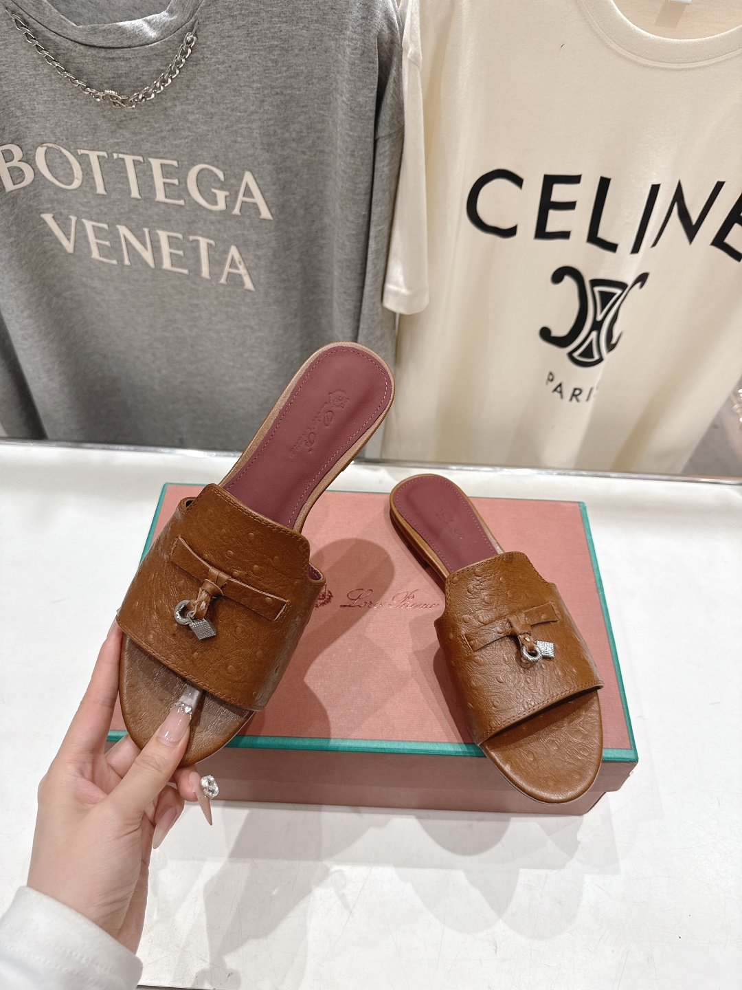 高版本出厂Loro Piana* LP ||诺悠翩雅2026ss夏季新款平底拖鞋‼️【市场顶级品质】𝐋𝐩