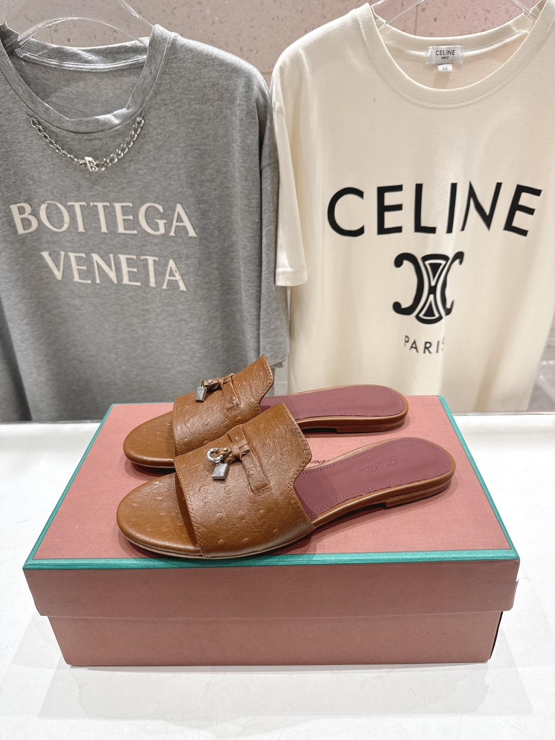 高版本出厂Loro Piana* LP ||诺悠翩雅2026ss夏季新款平底拖鞋‼️【市场顶级品质】𝐋𝐩