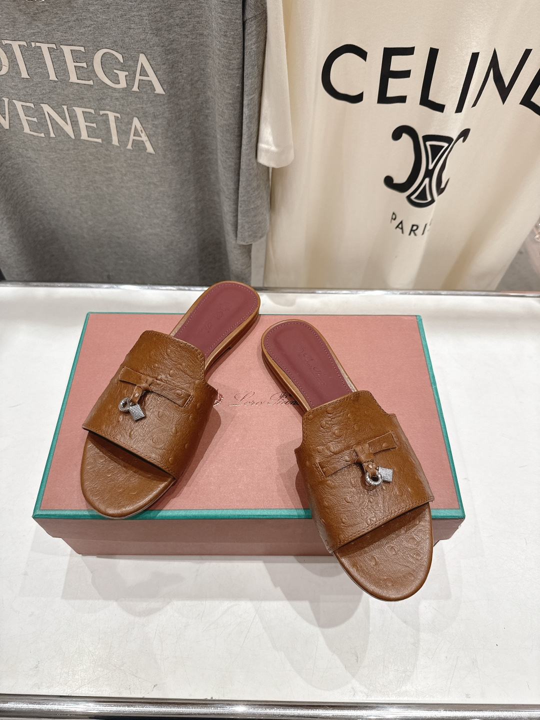 高版本出厂Loro Piana* LP ||诺悠翩雅2026ss夏季新款平底拖鞋‼️【市场顶级品质】𝐋𝐩