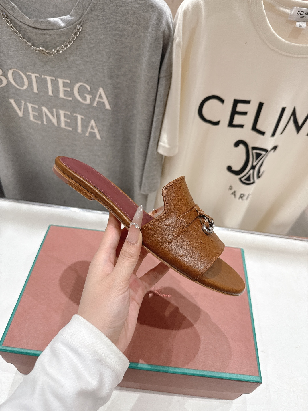 高版本出厂Loro Piana* LP ||诺悠翩雅2026ss夏季新款平底拖鞋‼️【市场顶级品质】𝐋𝐩