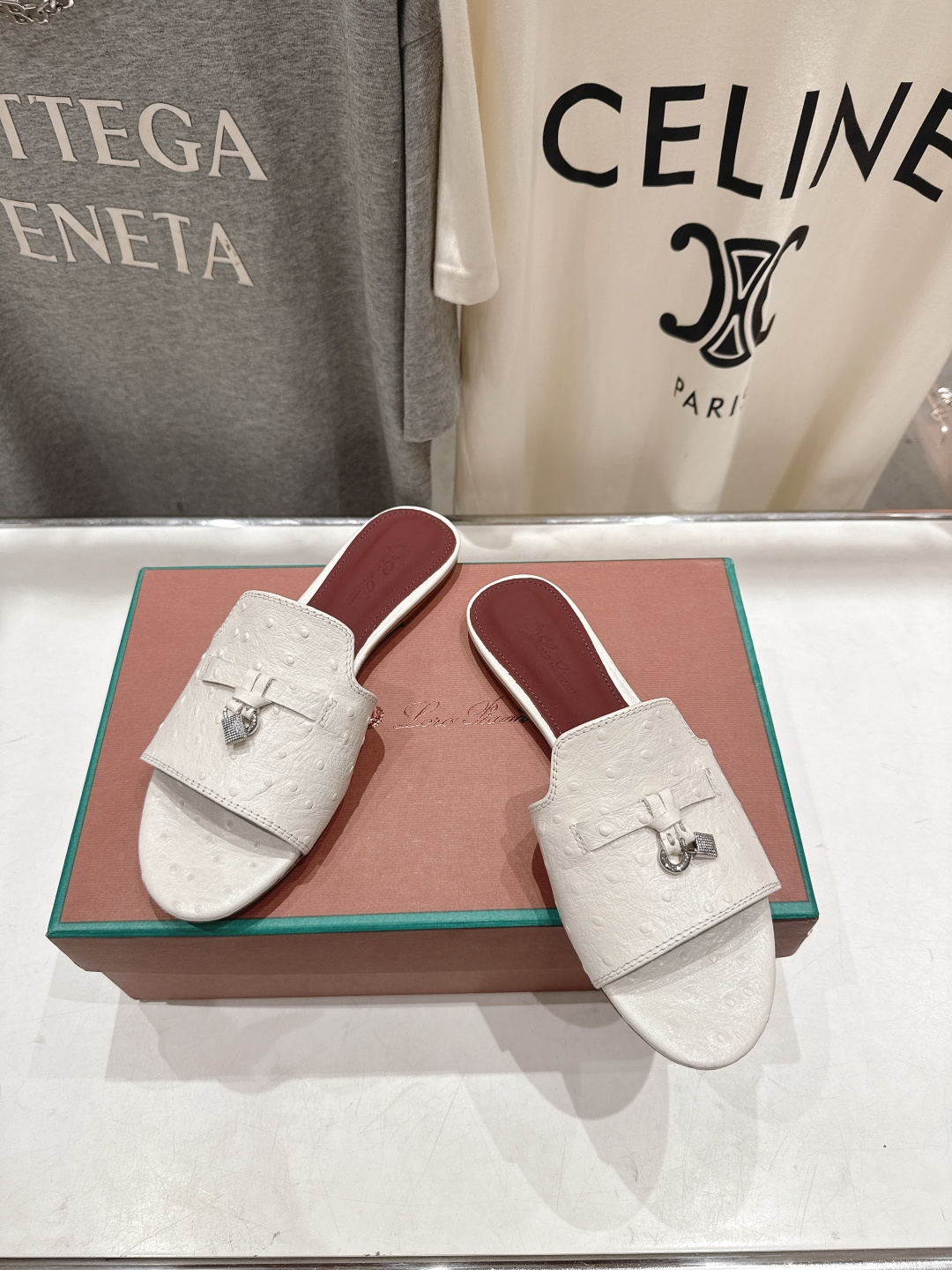 高版本出厂Loro Piana* LP ||诺悠翩雅2026ss夏季新款平底拖鞋‼️【市场顶级品质】𝐋𝐩