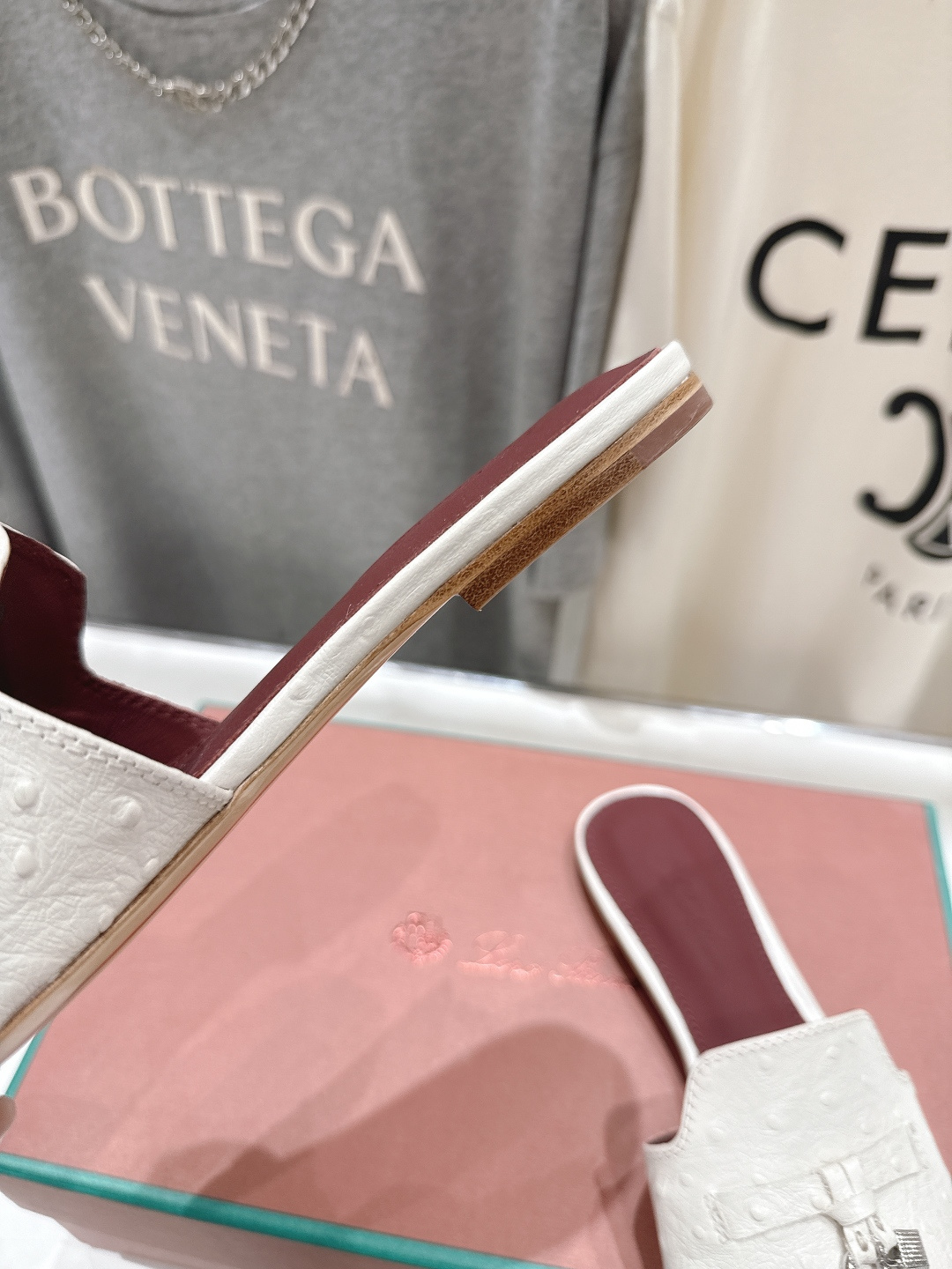 高版本出厂Loro Piana* LP ||诺悠翩雅2026ss夏季新款平底拖鞋‼️【市场顶级品质】𝐋𝐩