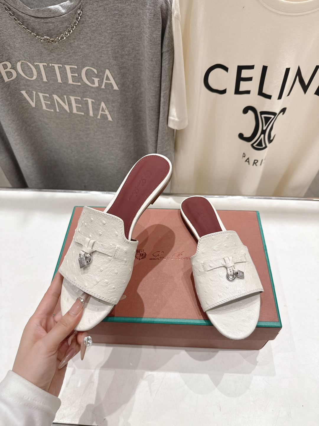 高版本出厂Loro Piana* LP ||诺悠翩雅2026ss夏季新款平底拖鞋‼️【市场顶级品质】𝐋𝐩