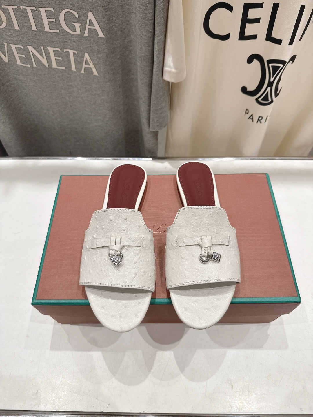 高版本出厂Loro Piana* LP ||诺悠翩雅2026ss夏季新款平底拖鞋‼️【市场顶级品质】𝐋𝐩