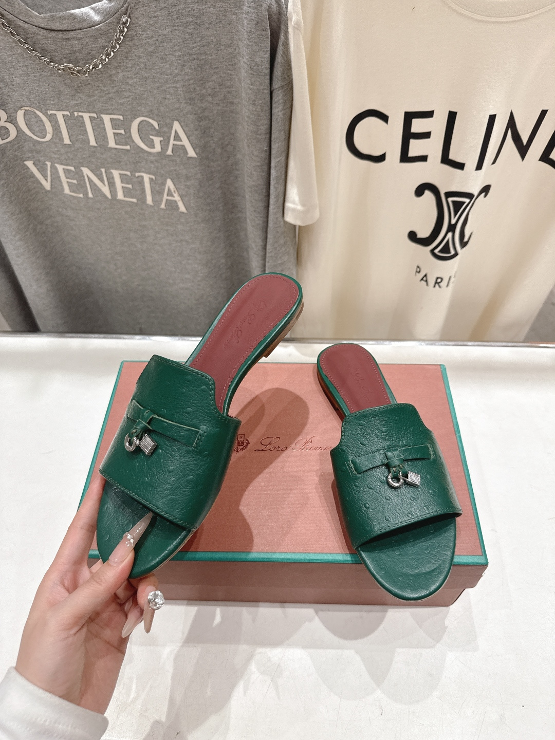 高版本出厂Loro Piana* LP ||诺悠翩雅2026ss夏季新款平底拖鞋‼️【市场顶级品质】𝐋𝐩