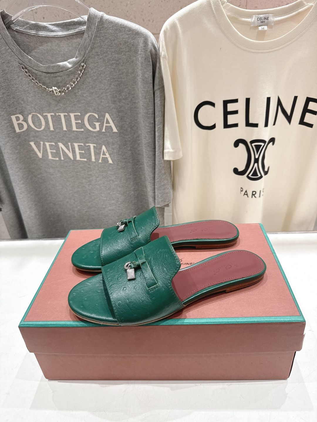 高版本出厂Loro Piana* LP ||诺悠翩雅2026ss夏季新款平底拖鞋‼️【市场顶级品质】𝐋𝐩