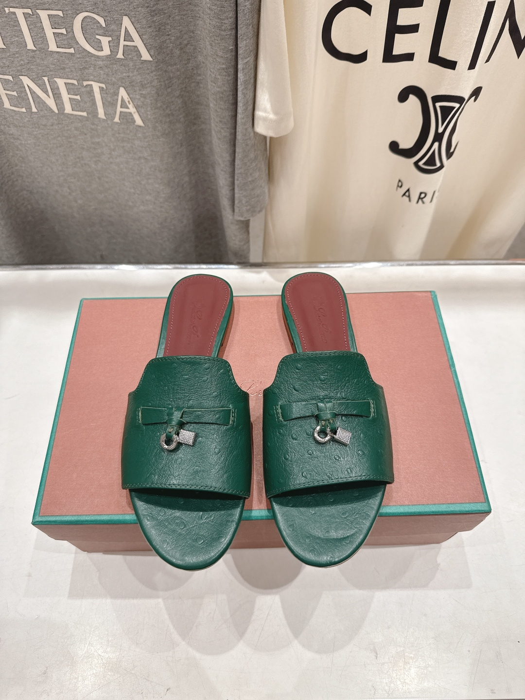 高版本出厂Loro Piana* LP ||诺悠翩雅2026ss夏季新款平底拖鞋‼️【市场顶级品质】𝐋𝐩