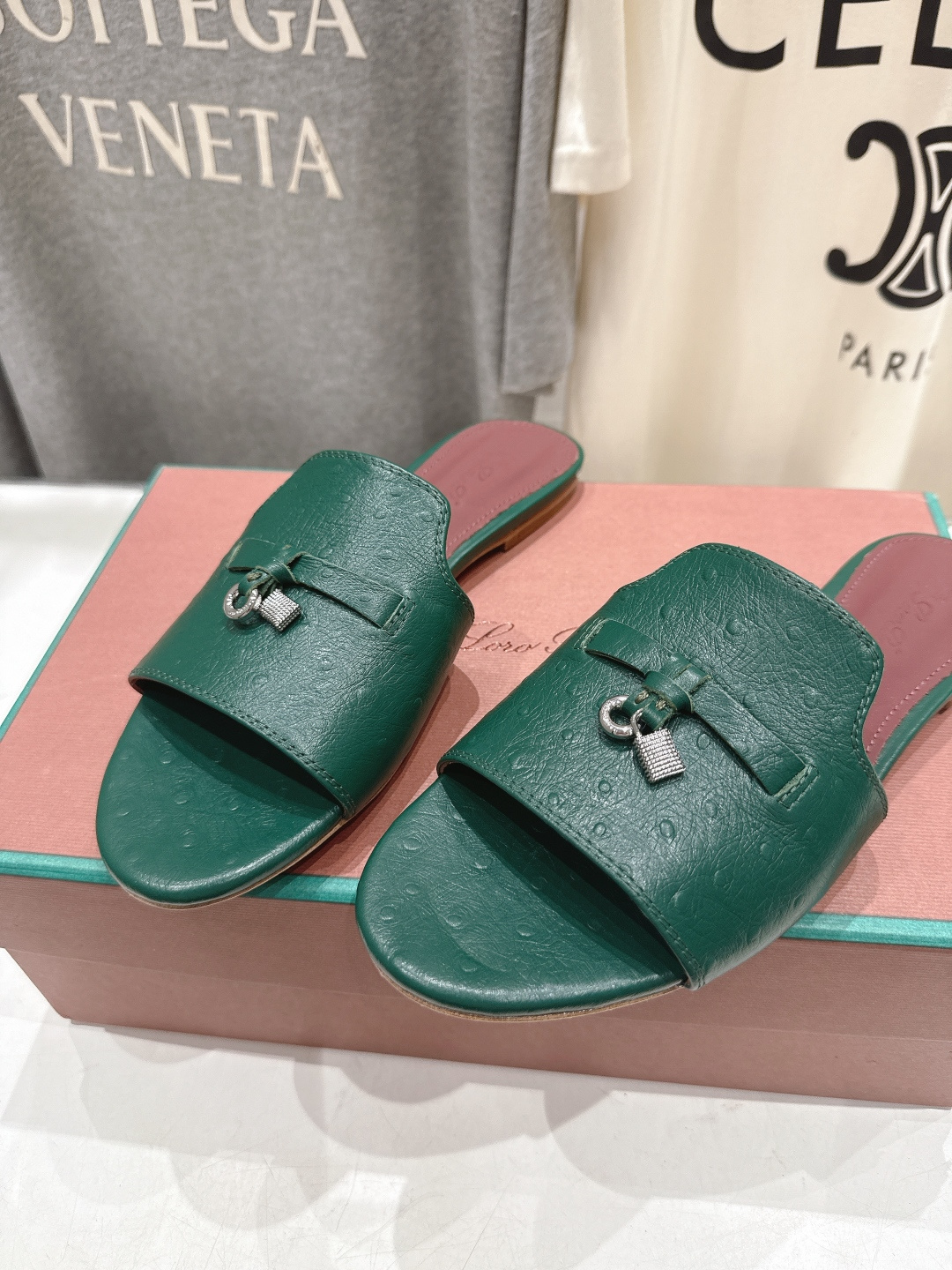 高版本出厂Loro Piana* LP ||诺悠翩雅2026ss夏季新款平底拖鞋‼️【市场顶级品质】𝐋𝐩