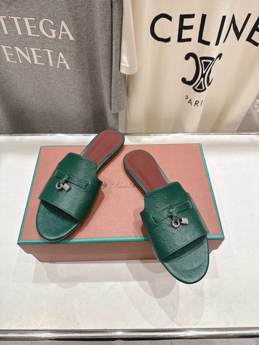 高版本出厂Loro Piana* LP ||诺悠翩雅2026ss夏季新款平底拖鞋‼️【市场顶级品质】𝐋𝐩