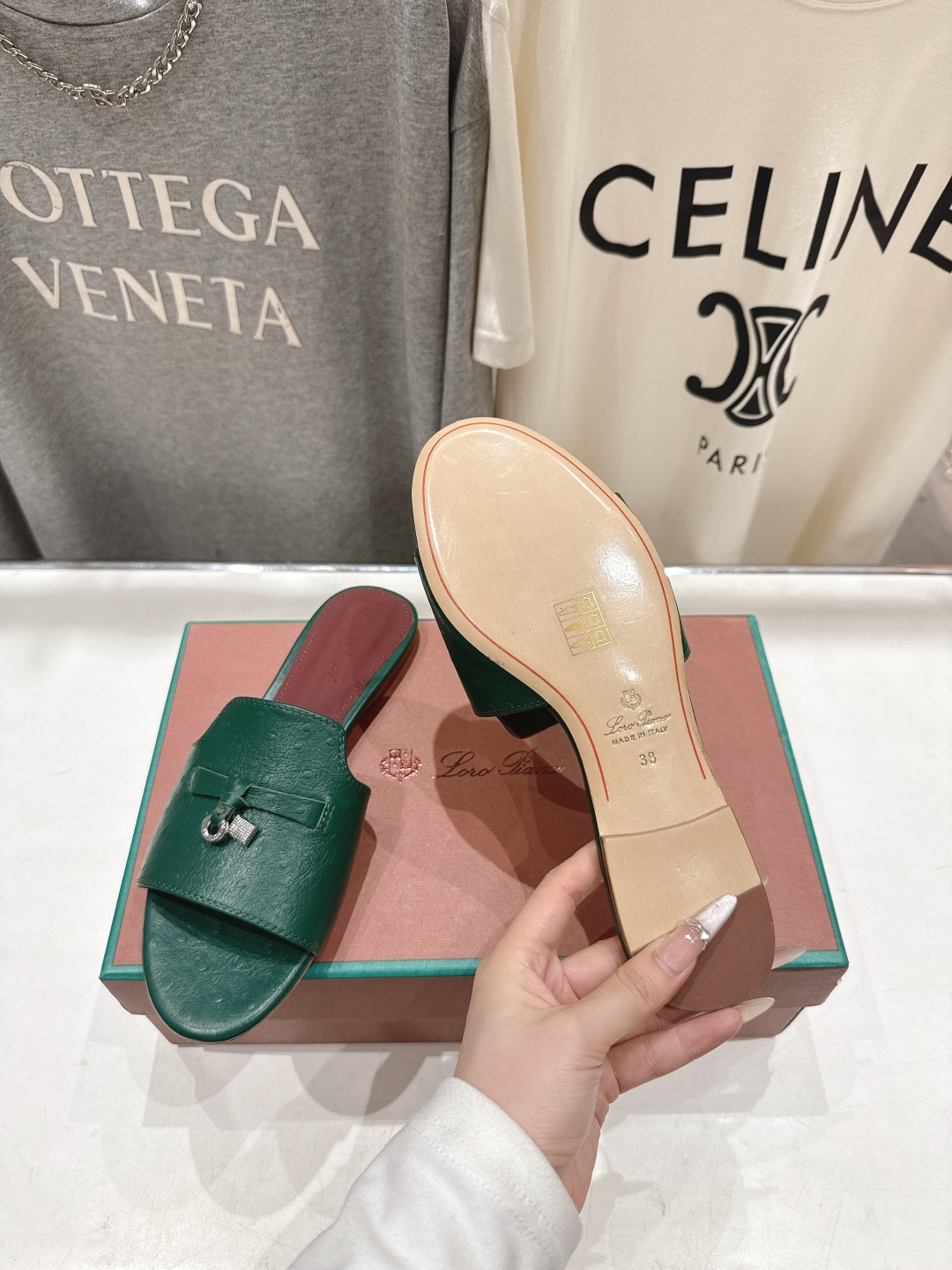 高版本出厂Loro Piana* LP ||诺悠翩雅2026ss夏季新款平底拖鞋‼️【市场顶级品质】𝐋𝐩