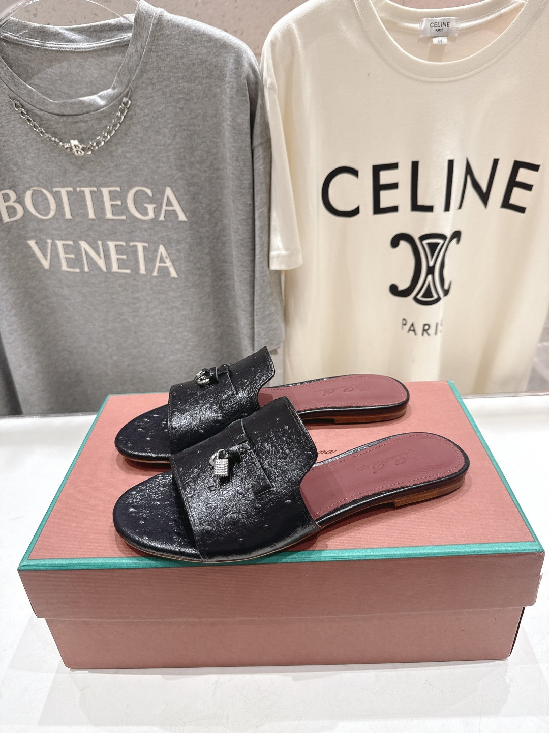 高版本出厂Loro Piana* LP ||诺悠翩雅2026ss夏季新款平底拖鞋‼️【市场顶级品质】𝐋𝐩