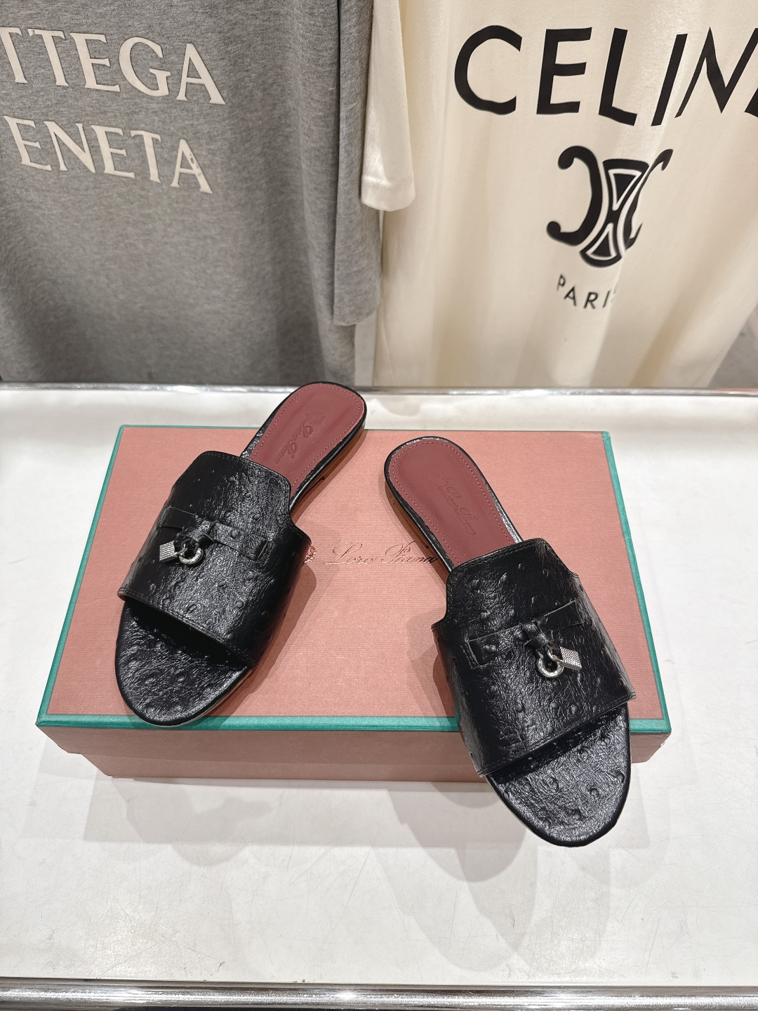 高版本出厂Loro Piana* LP ||诺悠翩雅2026ss夏季新款平底拖鞋‼️【市场顶级品质】𝐋𝐩