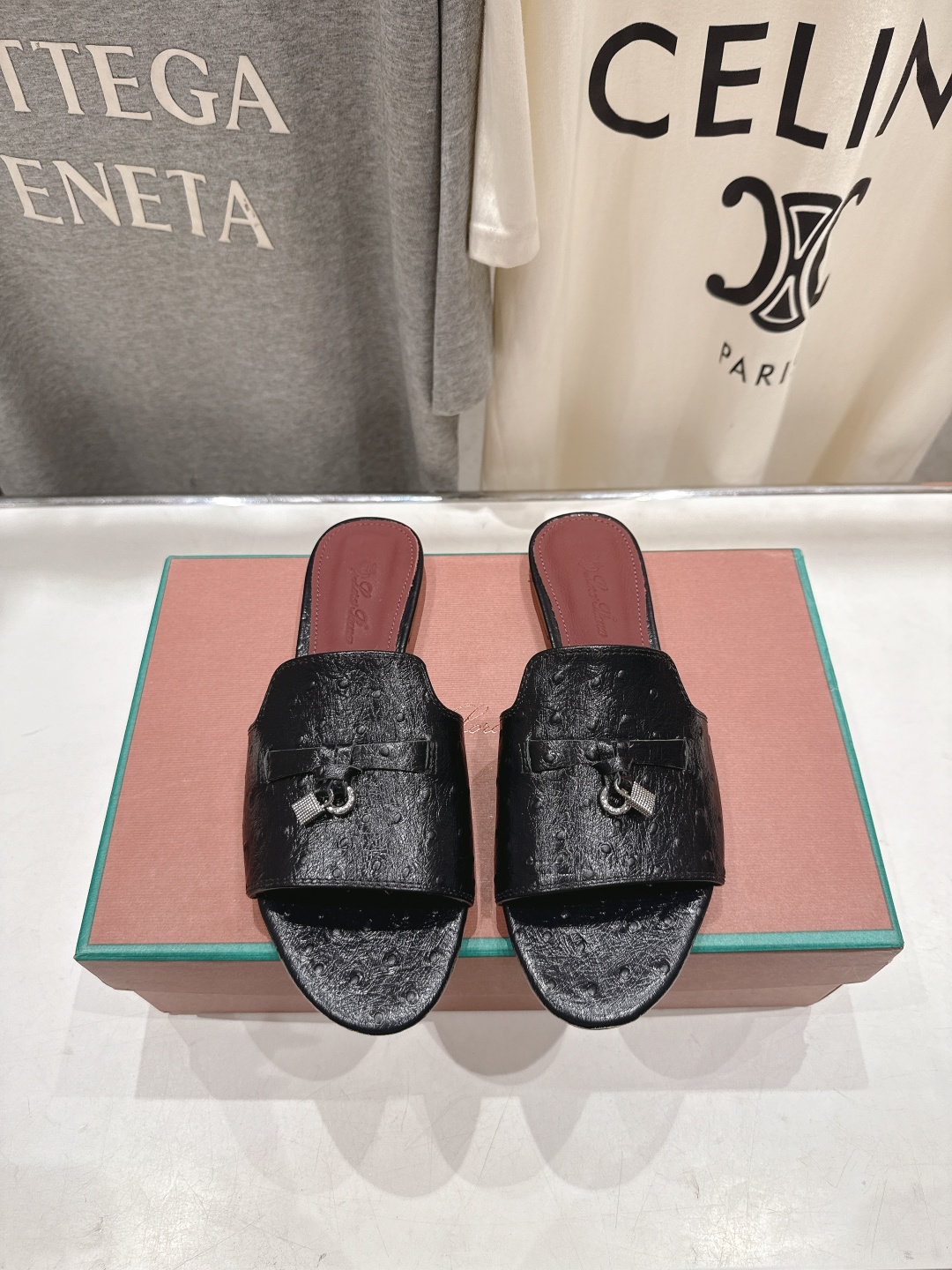 高版本出厂Loro Piana* LP ||诺悠翩雅2026ss夏季新款平底拖鞋‼️【市场顶级品质】𝐋𝐩