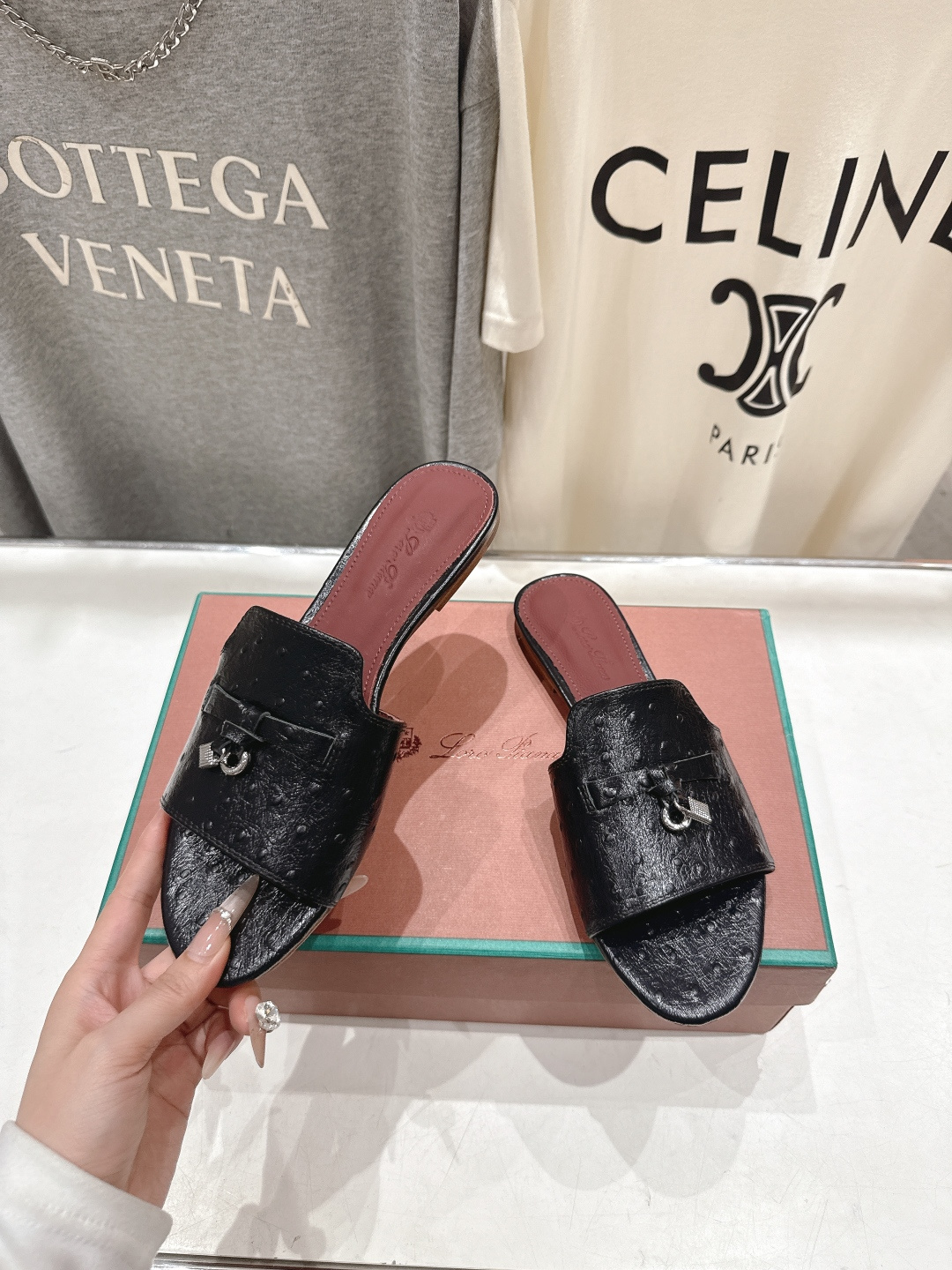 高版本出厂Loro Piana* LP ||诺悠翩雅2026ss夏季新款平底拖鞋‼️【市场顶级品质】𝐋𝐩