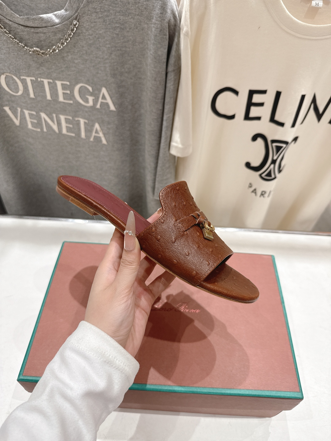 高版本出厂Loro Piana* LP ||诺悠翩雅2026ss夏季新款平底拖鞋‼️【市场顶级品质】𝐋𝐩