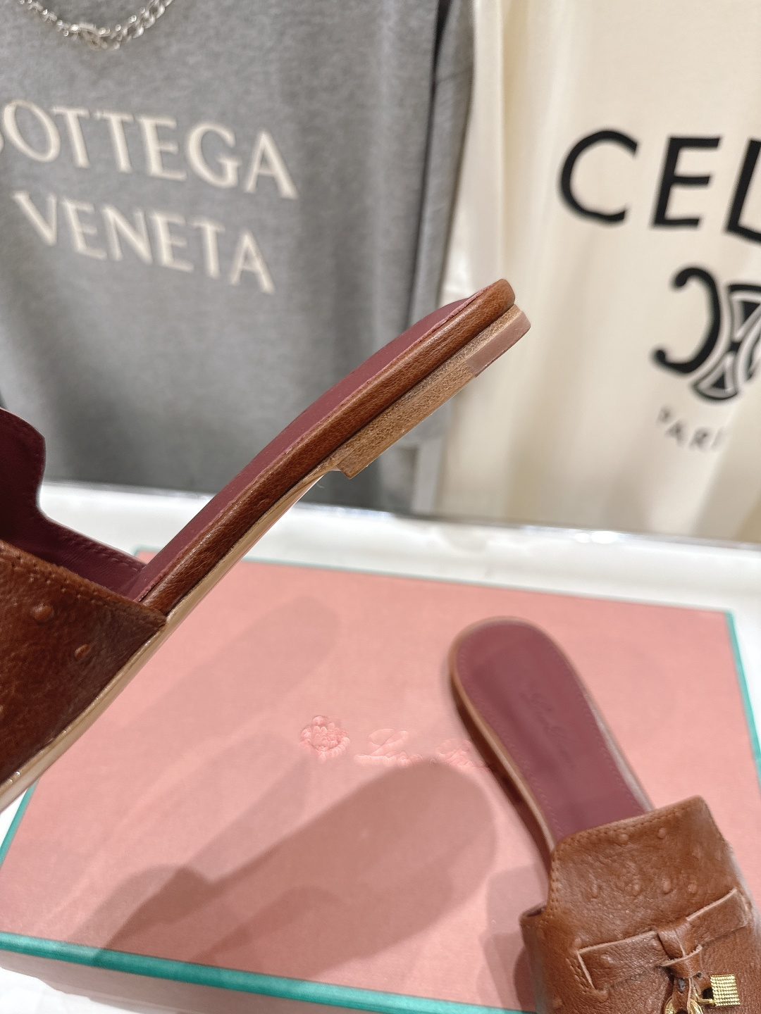 高版本出厂Loro Piana* LP ||诺悠翩雅2026ss夏季新款平底拖鞋‼️【市场顶级品质】𝐋𝐩