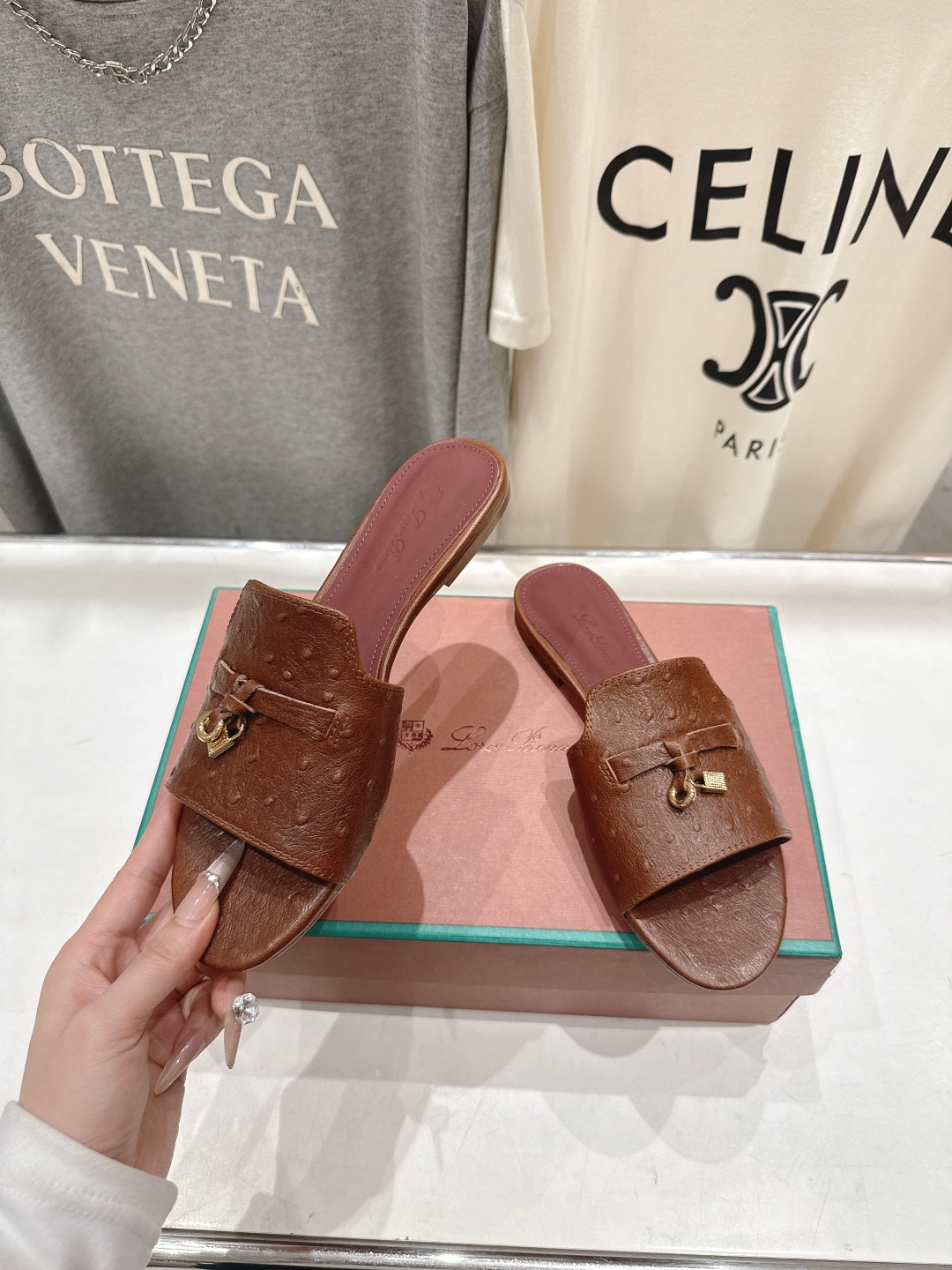 高版本出厂Loro Piana* LP ||诺悠翩雅2026ss夏季新款平底拖鞋‼️【市场顶级品质】𝐋𝐩