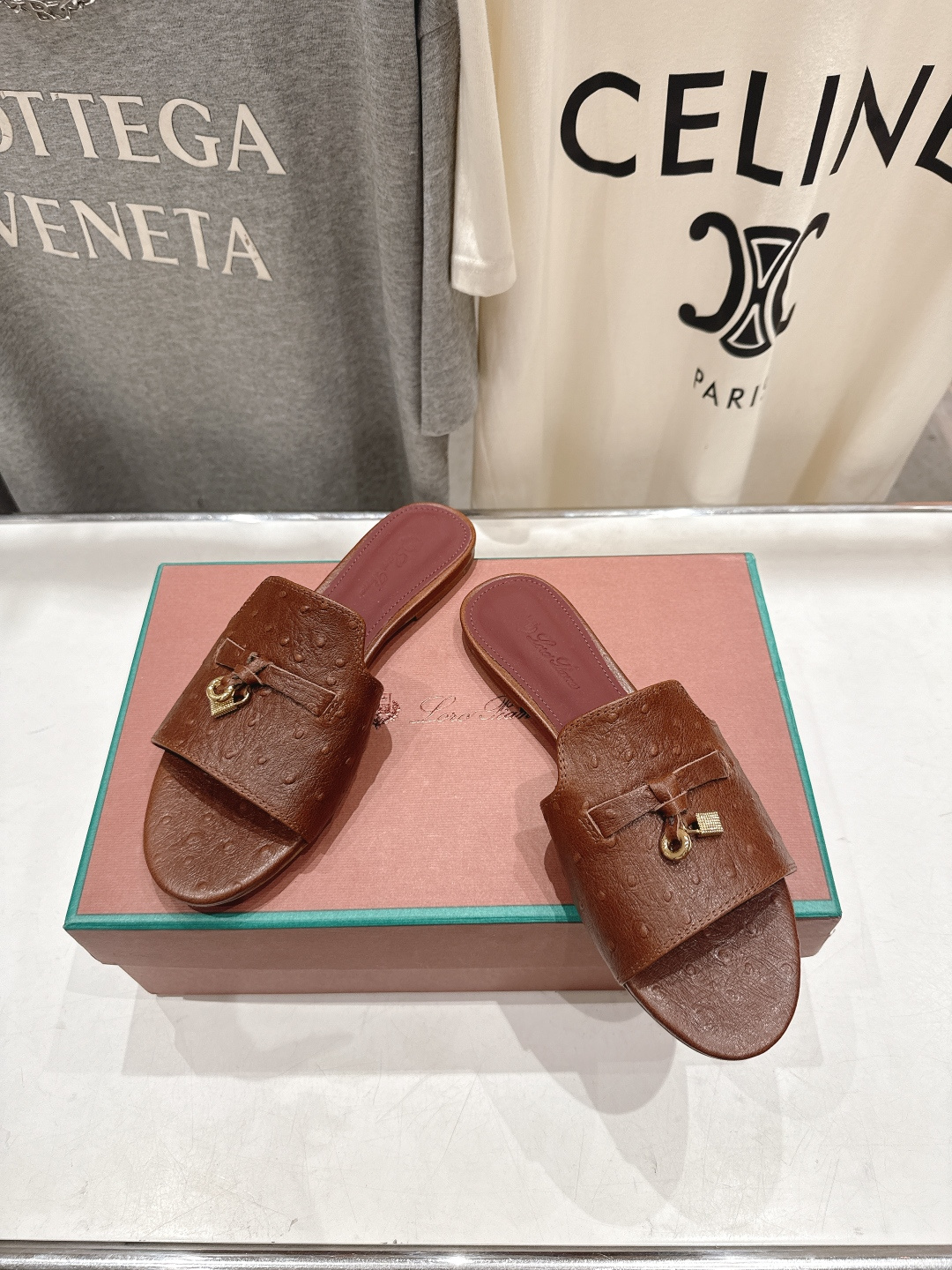 高版本出厂Loro Piana* LP ||诺悠翩雅2026ss夏季新款平底拖鞋‼️【市场顶级品质】𝐋𝐩